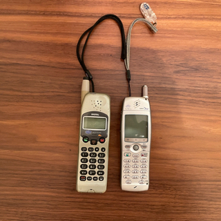 ガラケー　２台　携帯電話　バッテリーなし