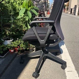 イトーキ オフィス用チェアの画像