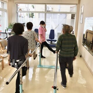 女性活躍中！機能訓練型デイでのふくらはぎセラピスト・リハビリサポートの画像
