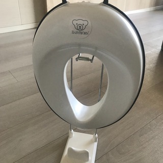 ベビービョルン トイレットトレーナーホワイト(1個)【ベビービョルン(BABY BJORN)】[おむつ トイレ ケアグッズ トイレ用品]の画像