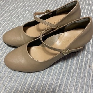 レディースパンプス　CLOSSHI  新品　ベージュ