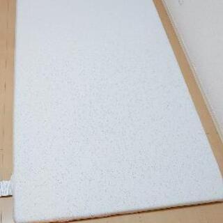 ウレタンの敷きパッドとなります。
