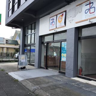 モーニング～ランチまで。コワーキングスペース併設のカフェのスタッ...