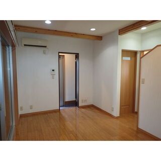 初期費用１０００００円物件（分割払いなどはありません）弊社より初期費用が安い条件がありましたらご対応いたします。家賃１カ月無料＆仲介手数料0円＆家財保険全て含まれております。弊社より初期費用が安い条件がありましたらご対応いたします。ＡＭｓ　Ｖｉｌｌｅ 部屋番号：D1  物件待ち合わせにてご見学＆ご契約可能です。お問い合わせお待ちしております  LINE公式アカウントに登場！お得な情報を受け取るには、以下のリンクから友だち追加してください。https://lin.ee/g7Kl1pG - 賃貸（マンション/一戸建て）
