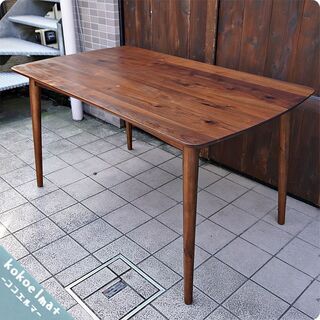 IDC OTSUKA(大塚家具)の木の素材感を楽しめるダイニングテーブル「シネマ2」。ウォールナット無垢材を使用した食卓は北欧スタイルなどに♪コンパクトなサイズはサイドテーブルとしても。BJ214