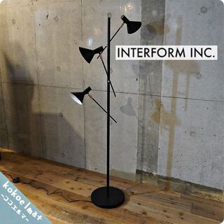 INTERFORM(インターフォルム)の3灯フロアスタンドです。シンプルなアイアンのフロアランプはインダストリアルな空間はもちろんカフェスタイルやブルックリンスタイルなどにおすすめ！BJ217