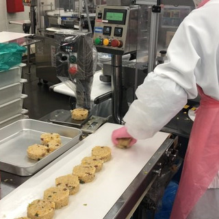 【製造作業】長期スタッフ/未経験者歓迎/３つの時間帯から選択OKの画像