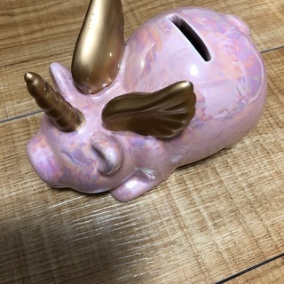 貯金箱の画像