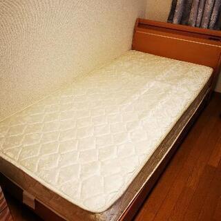 コンセント付きシングルベッド+日本製マットレスの画像