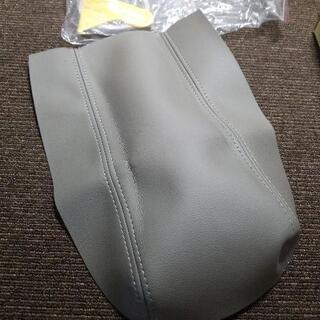 DAA-ZVW30プリウス後期用　センターコンソールレザーカバー