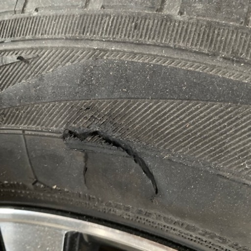 タイヤ　225/65R17