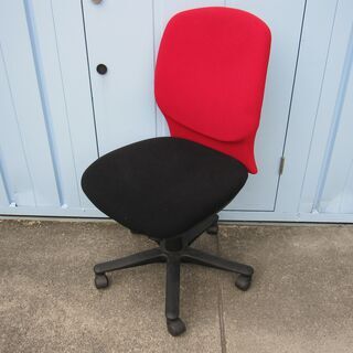 オカムラ製ビラージュチェア　レッド/ブラック　肘無し　事務イス　...