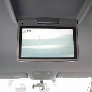 後部モニターが付いてるので後ろの席でも見れます！