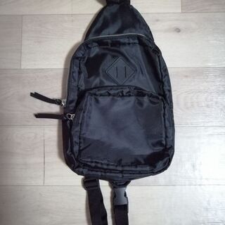 機能的な黒のミニバックパック（アメリカで購入）