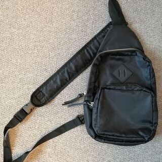 機能的な黒のミニバックパック（アメリカで購入）の画像