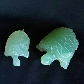 亀の置き物　翡翠　天然石　パワーストーン　縁起物