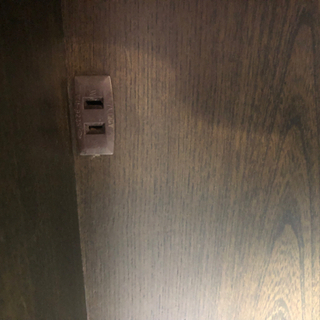 【リサイクルサービス八光　田上店　配達・設置OK】ダークブラウン　1口コンセント付ドレッサーの画像