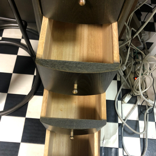 【リサイクルサービス八光　田上店　配達・設置OK】ダークブラウン　1口コンセント付ドレッサーの画像