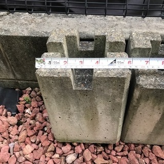 束石　基礎石　ウッドデッキなどに　10個あります。あげます。