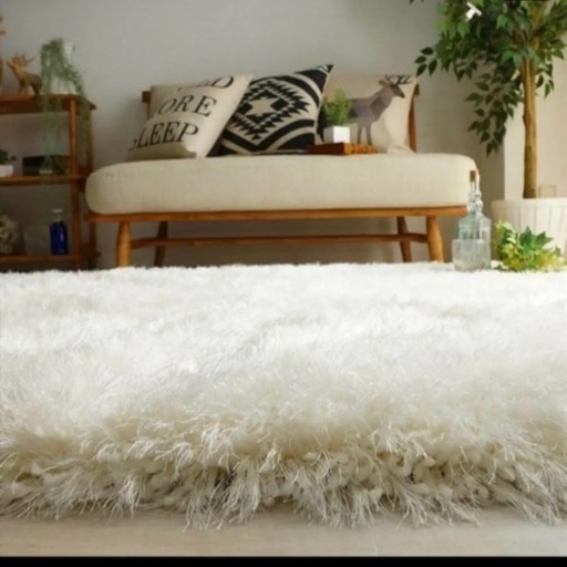 ふかふか高密度のアイボリーのシャギーラグ　新品未使用