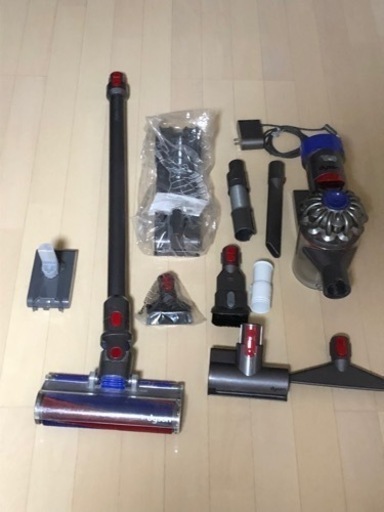 dyson V8 fluffy バッテリー新品付き（6000円）　未使用品も有り