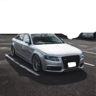 Audi A4 RS4グリルの画像
