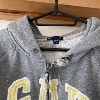 【差し上げます】GAPパーカーの画像