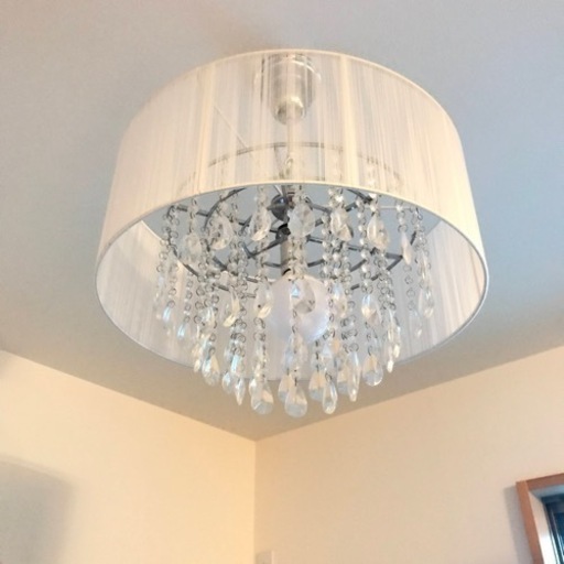 モダンなシャンデリア