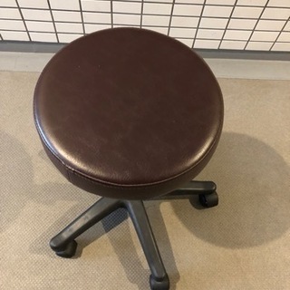キャスター付きスツール　ブラウン