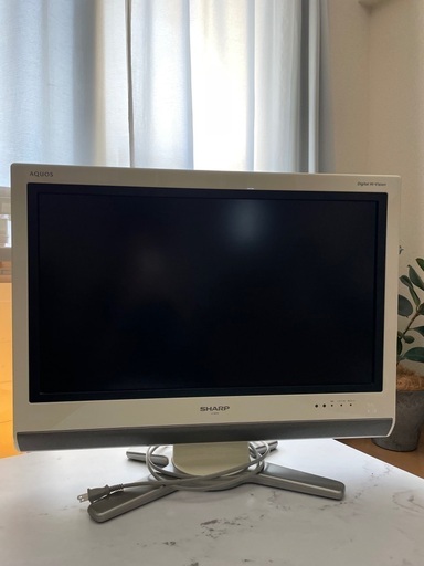 【引渡先確定】SHARP 液晶TV26型ホワイト・世界の亀山モデル