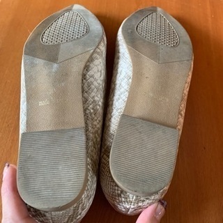 パンプス蛇柄　24.5センチの画像