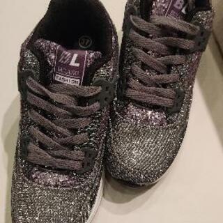 【美品】レディーススニーカー　23.5cm