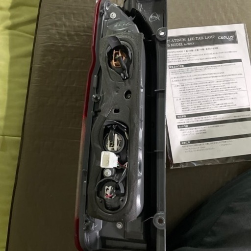 200系ハイエース2型 純正テールランプ