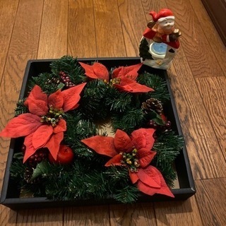 クリスマスリースのサンタのランプ