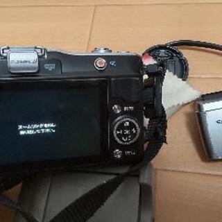 OLYMPUS E−PM2 E-PM2 ブラック　望遠+標準レンズキット ニコンレンズ変換アダプター の画像