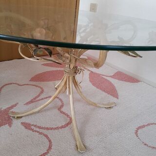 最終お値下げ！おしゃれなガラステーブル❣️丸テーブル❣️インテリア性高い❣️ガーデンにも♪今月末処分！の画像