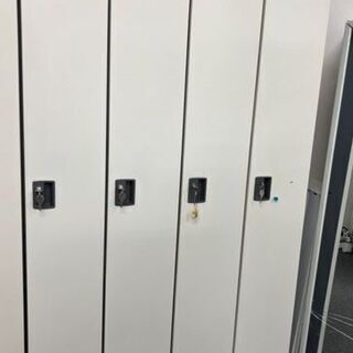 無料でオフィス家具を無料でお譲りします。（ロッカー４人用）