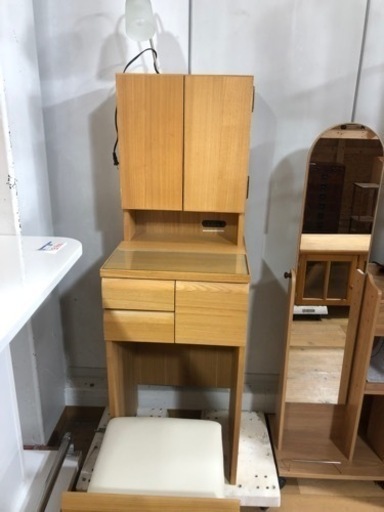 オシャレ‼︎   ドレッサー　化粧台　鏡台　ミラー　鏡　イス付　ライト付　コンパクト　お買得‼︎