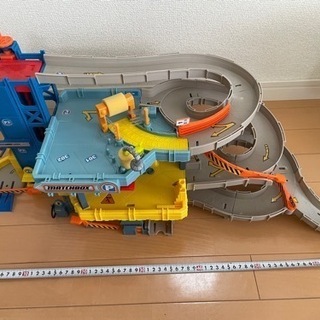 ★500円均一★ミニカーの立体駐車場