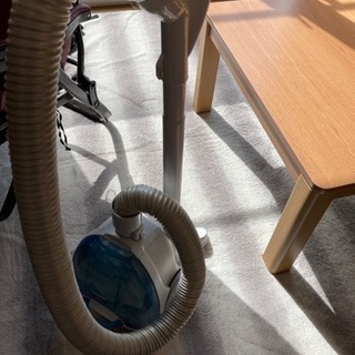 TOSHIBAの有線掃除機