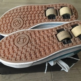 HEELYS ブルー系スタッズ付きブルーグリッターローラーシューズ　22㎝の画像