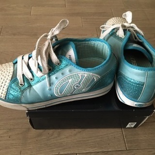 HEELYS ブルー系スタッズ付きブルーグリッターローラーシューズ　22㎝の画像