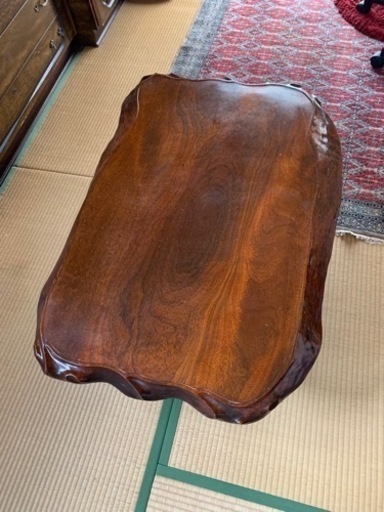 一枚板のテーブル