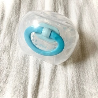 おしゃぶり　NUK
