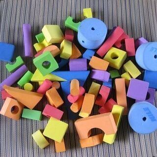 幼児用おもちゃ　NILI　知育玩具　大小68個　中古品