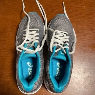 アシックス　22.5センチ
