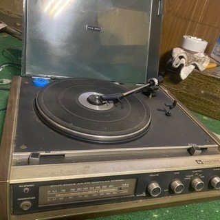 古いレコードプレイヤー