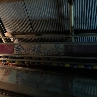 トラック部品　確か2トン箱車