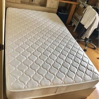 受付終了！綺麗！未使用に近いコンセント&ライト付きセミダブルベッド♪