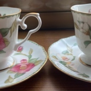 受付終了　コーヒーカップ　ソーサー　紅白